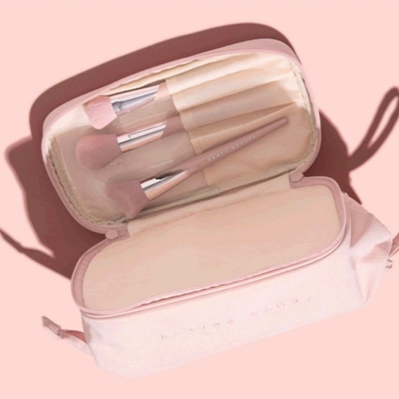 FENTY BEAUTY BAECATION GETAWAY Embroidered Coco nude bag - Picture 5 of 12